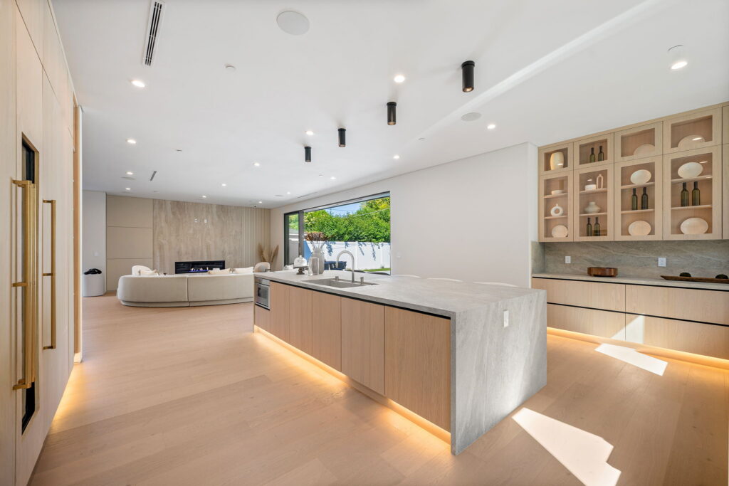 40-web-or-mls-16728-morrison-st