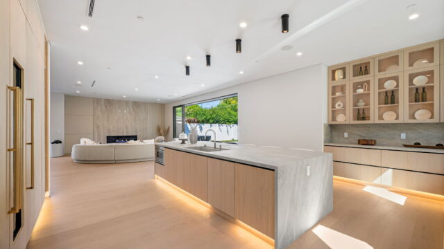 40-web-or-mls-16728-morrison-st